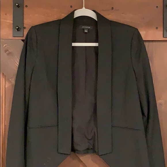 Ann Taylor Cropped Fitted Tuxedo Jacket - Picture 1 of 4